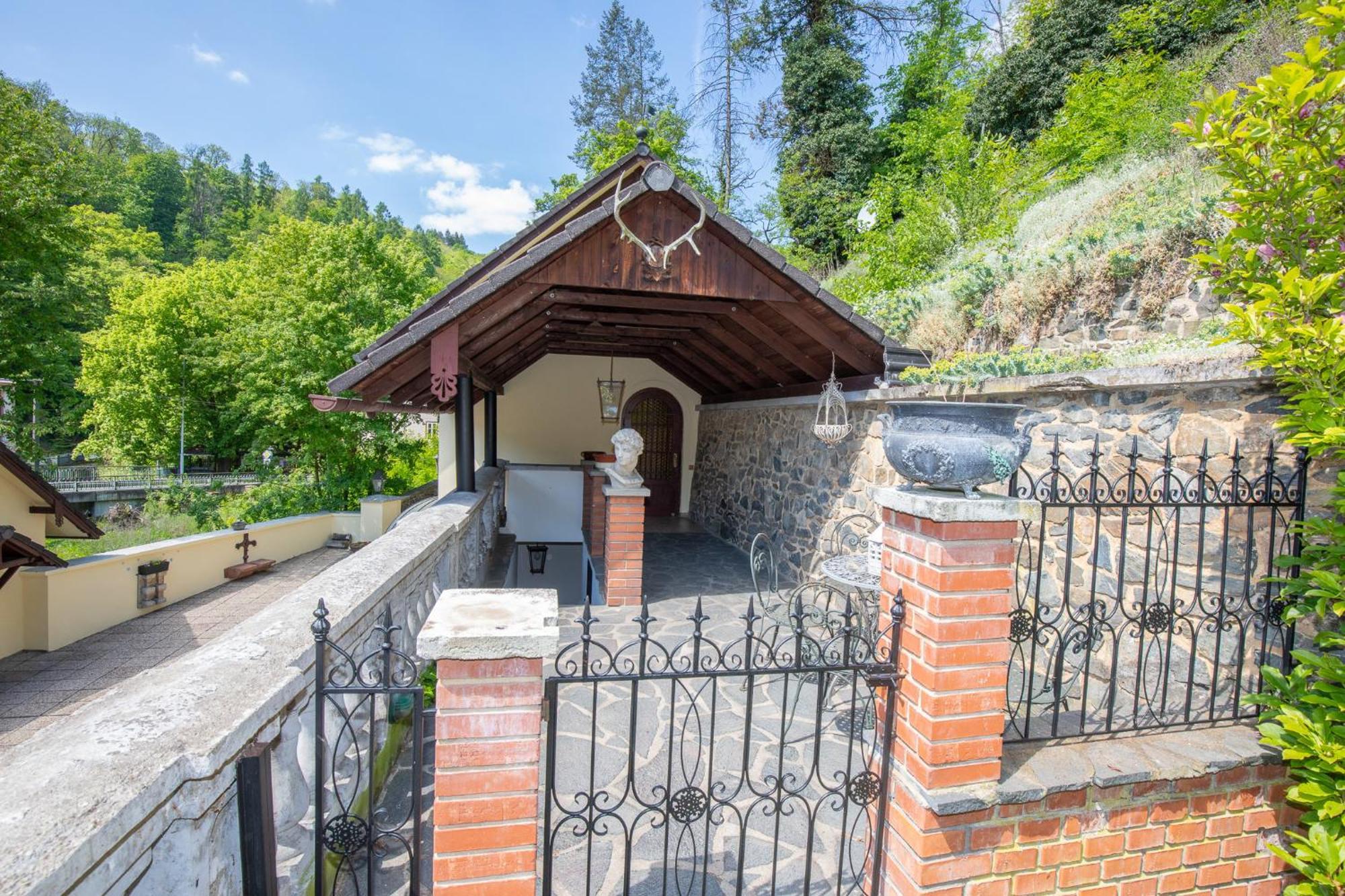 Resort U Jelena Křivoklát Екстериор снимка