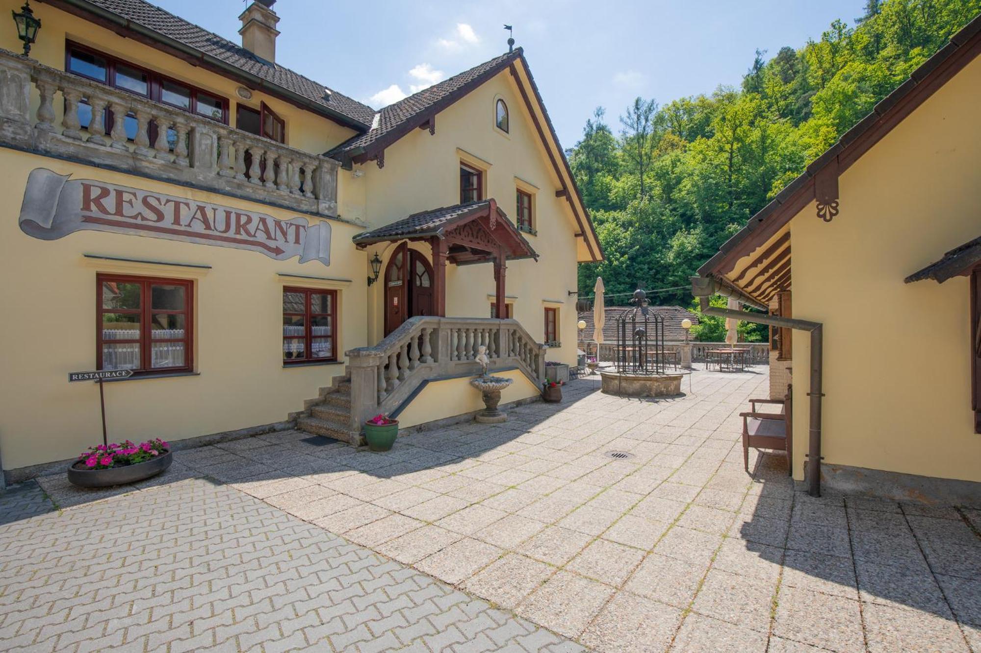 Resort U Jelena Křivoklát Екстериор снимка