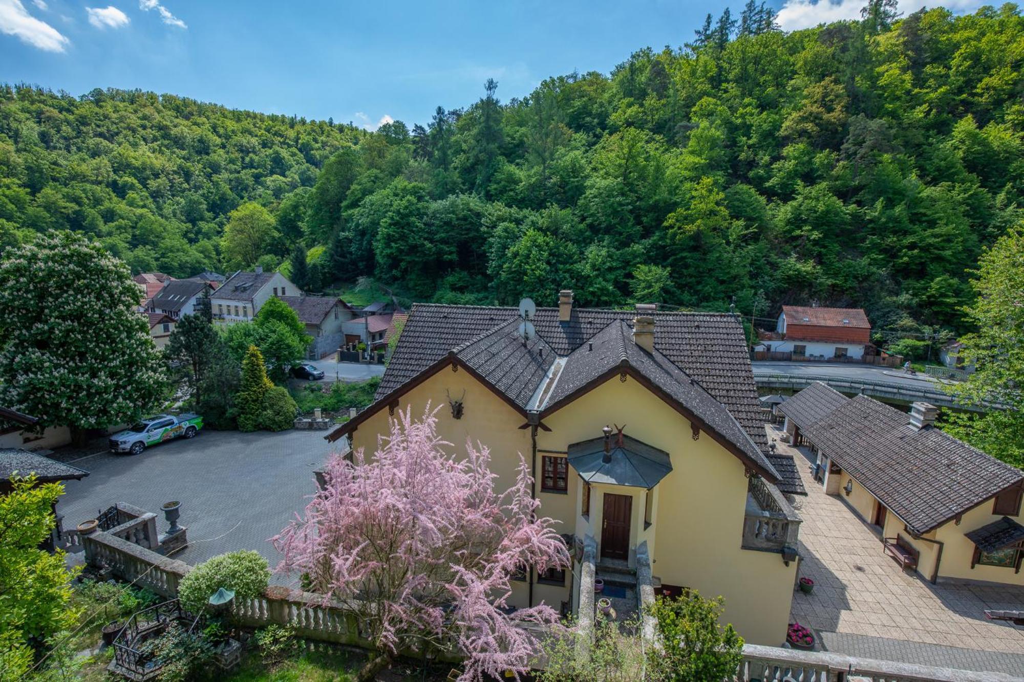 Resort U Jelena Křivoklát Екстериор снимка