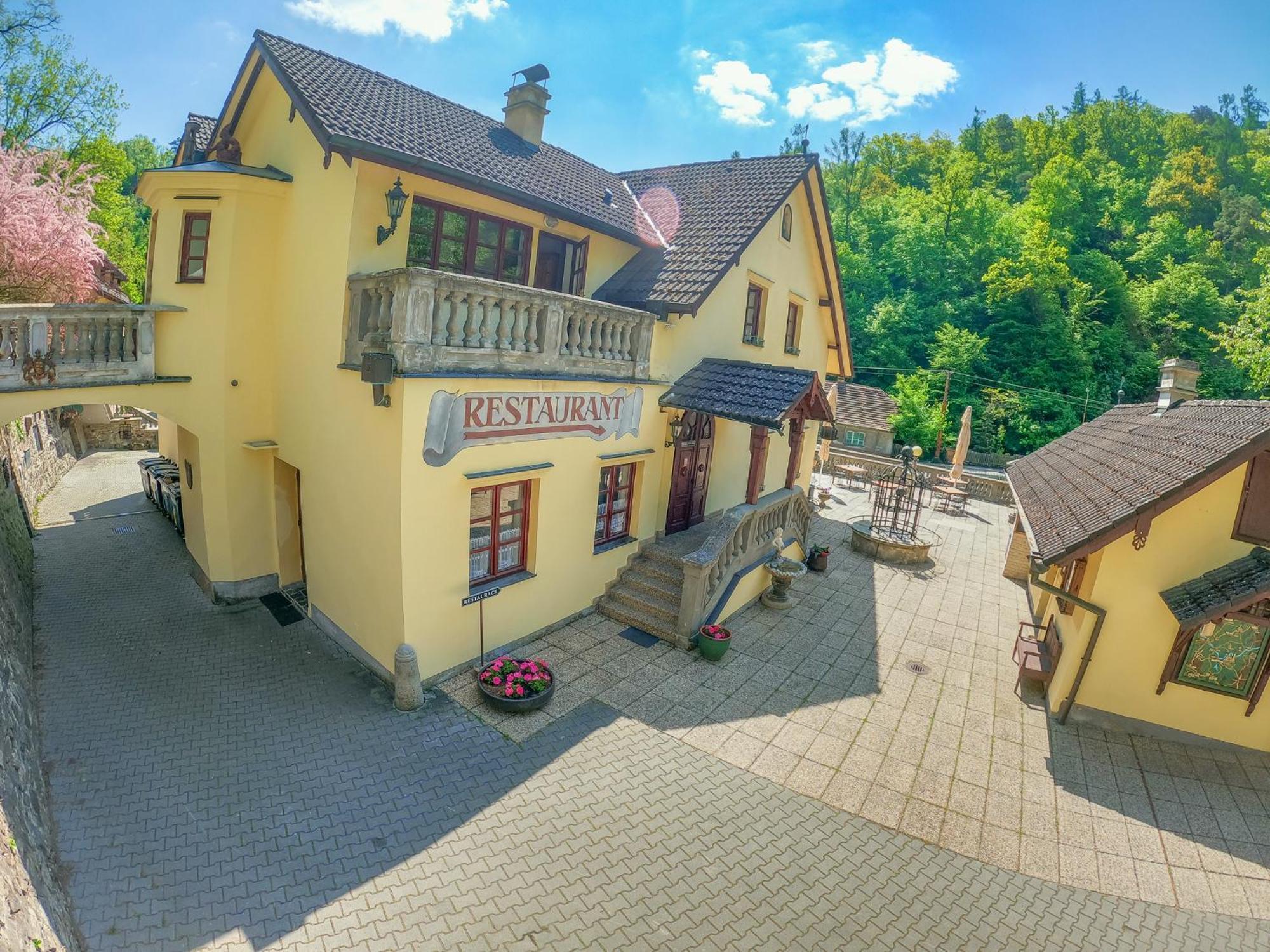 Resort U Jelena Křivoklát Екстериор снимка