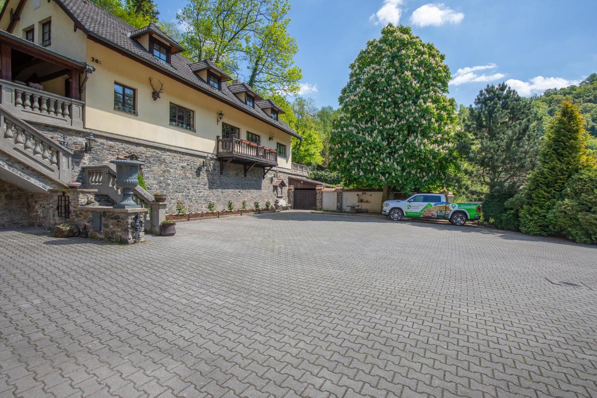 Resort U Jelena Křivoklát Екстериор снимка